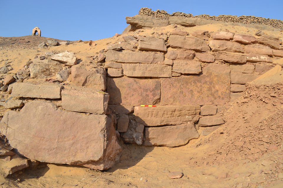 shows an ancient egyptian wall