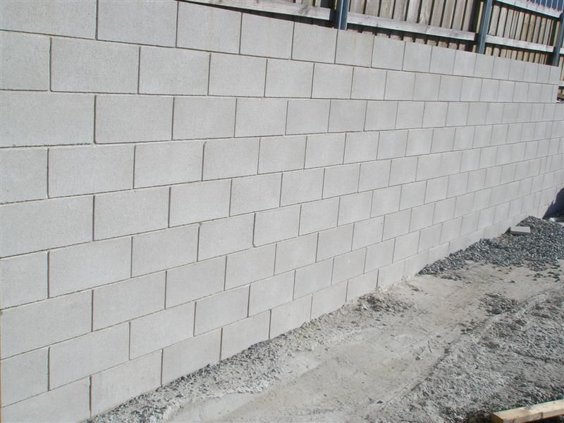 shows a dry masonry retaining wall