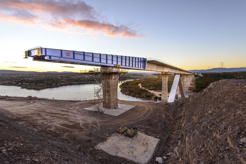 shows an incrementally launched bridge 