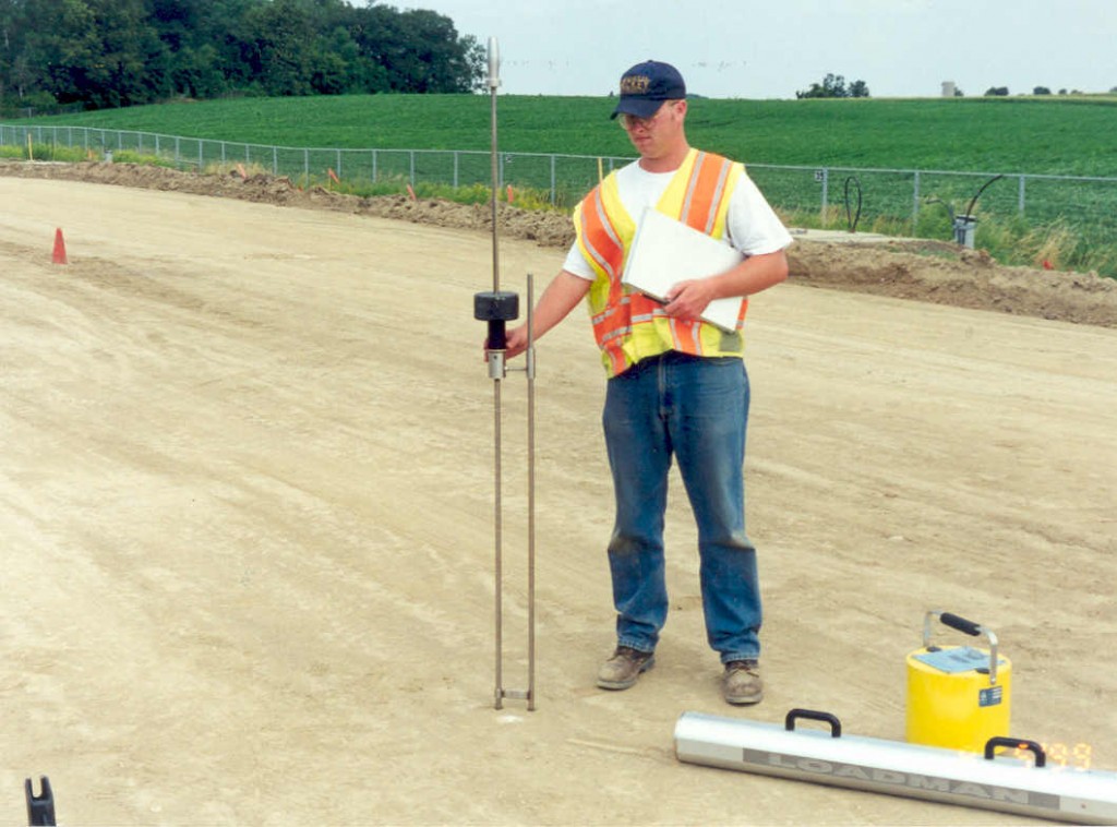 dynamic cone penetration field test  for measuring bearing capacity 