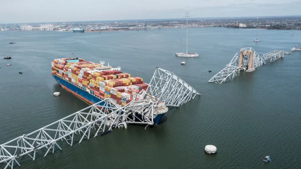 collapsed structure of the Baltimore Bridge 