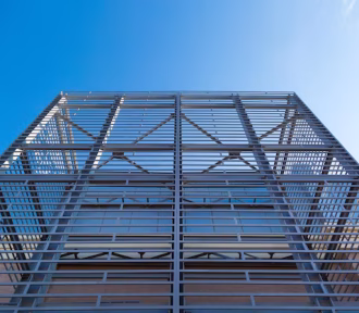 Integrating Structural Elements in Complex Facade Designs